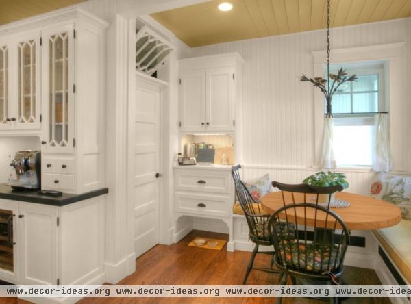 traditional kitchen by CK Architects