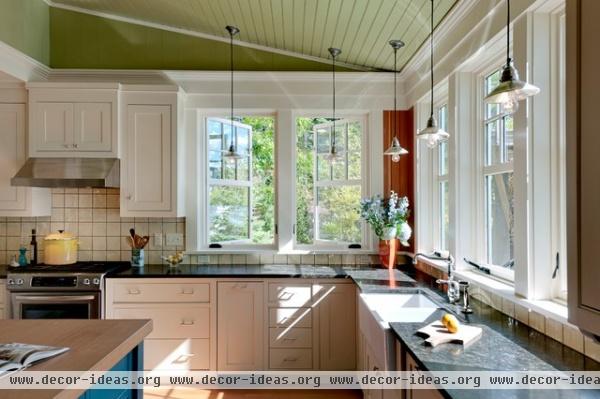 traditional kitchen by Smith & Vansant Architects PC