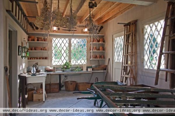 traditional porch by Solomon+Bauer+Giambastiani Architects