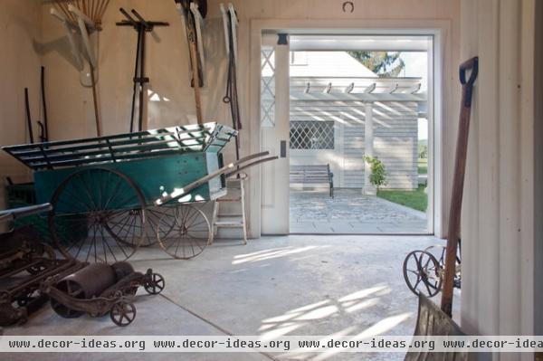 traditional porch by Solomon+Bauer+Giambastiani Architects