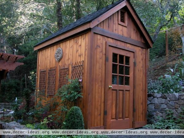 traditional garage and shed by Avant Garden