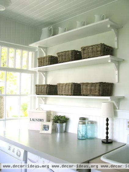 traditional laundry room by HARDROCK CONSTRUCTION