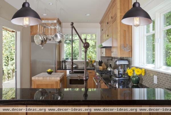 traditional kitchen by Andre Rothblatt Architecture