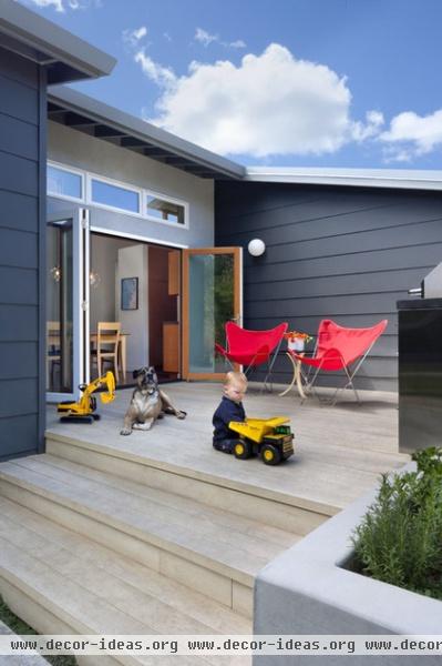 modern porch by Ana Williamson Architect