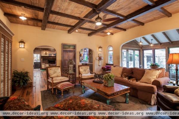 traditional living room by Key Residential