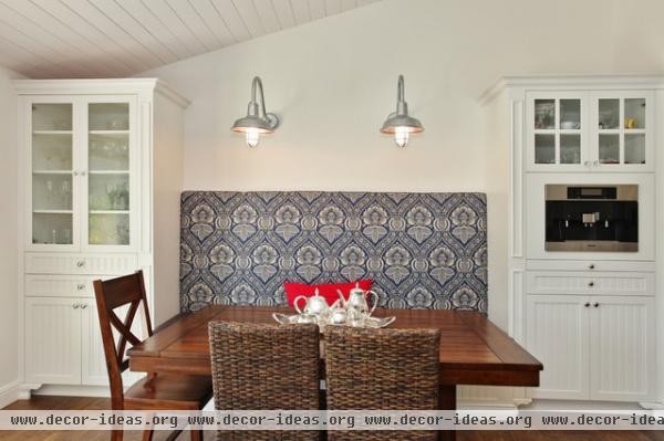 traditional dining room by Savvy Interiors