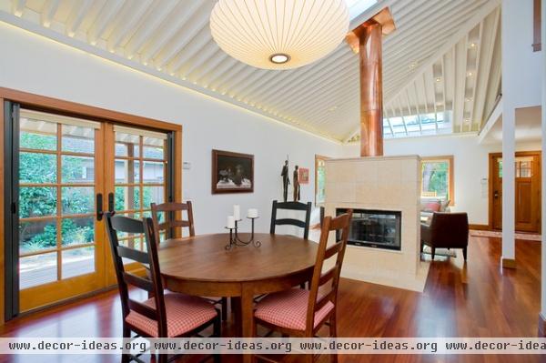 traditional dining room by Marcus & Willers Architects