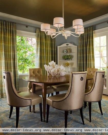 traditional dining room by Melanie Coddington