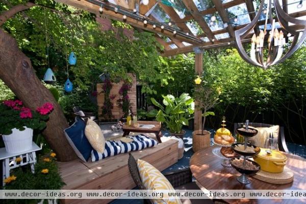 traditional patio by Sealy Design Inc.