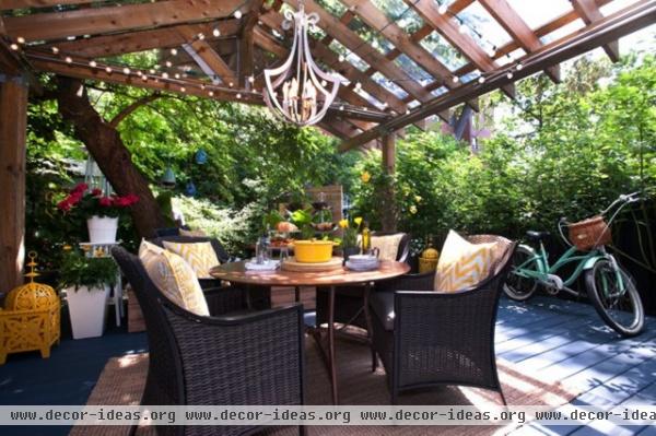 traditional patio by Sealy Design Inc.