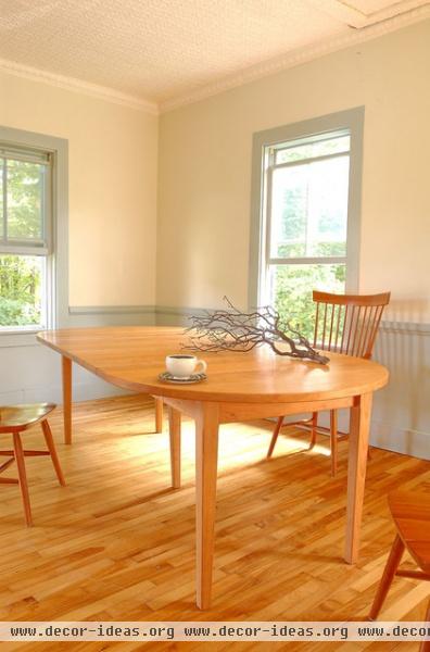 traditional dining room by VERMONT WOODS STUDIOS