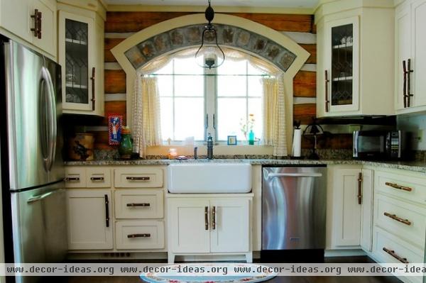 traditional kitchen by Corynne Pless