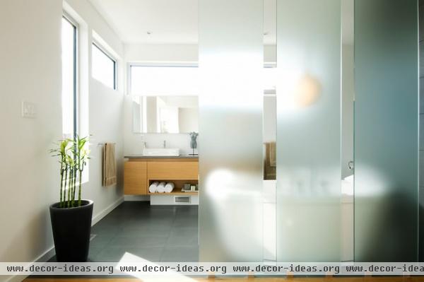 modern bathroom by Linebox Studio