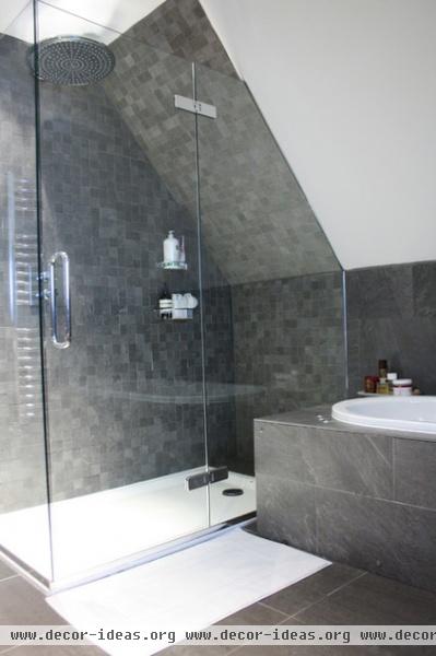 contemporary bathroom by Holly Marder