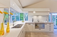 Kitchen FAQs: Selecting Your Sink Material