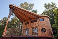 My Houzz: A Reclaimed Wood House Rises From the Trees