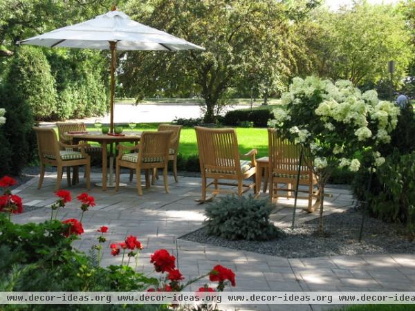 traditional patio by Mike Porwoll - Bachman's Landscaping