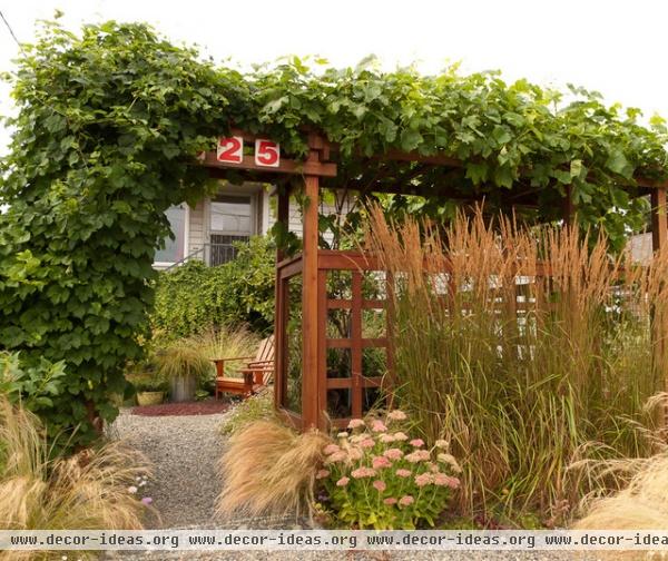 traditional landscape by Le jardinet