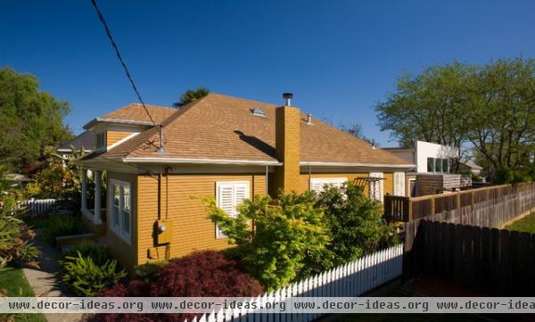 traditional exterior by Paul Welschmeyer ARCHITECTS & energy consultants