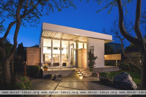 modern exterior by Paul Welschmeyer ARCHITECTS & energy consultants