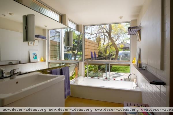 modern bathroom by Paul Welschmeyer ARCHITECTS & energy consultants