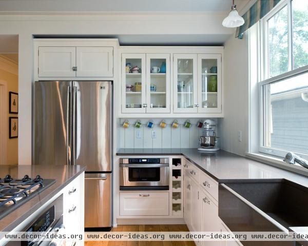 traditional kitchen by Hamilton Snowber Architects