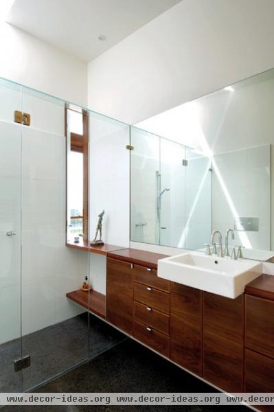 modern bathroom by Mihaly Slocombe