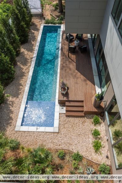 contemporary pool by TaC studios, architects