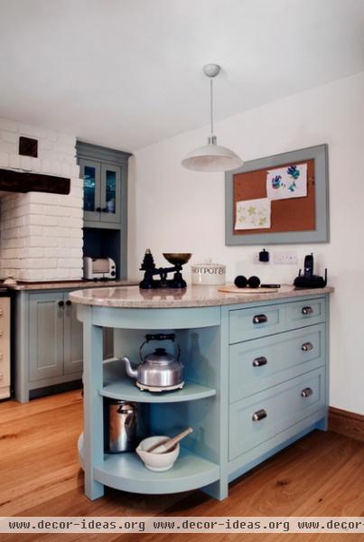 traditional kitchen by Pearce & Co. Woodsmiths