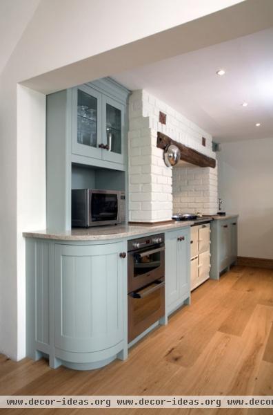 traditional kitchen by Pearce & Co. Woodsmiths