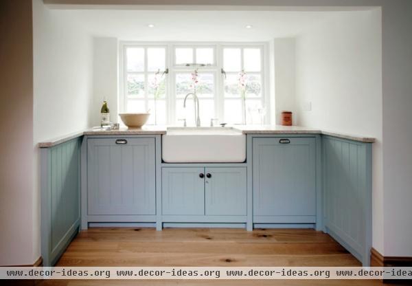 traditional kitchen by Pearce & Co. Woodsmiths