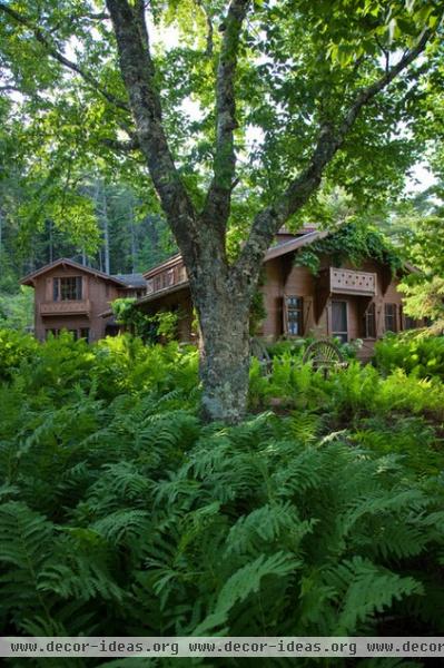 rustic landscape by Matthew Cunningham Landscape Design LLC