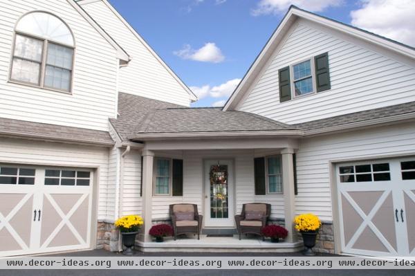 traditional porch by Metzler Home Builders