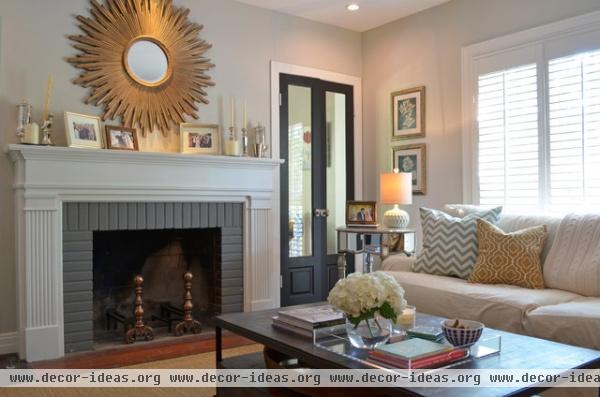 traditional living room by Sarah Greenman