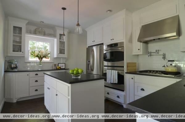 traditional kitchen by Sarah Greenman