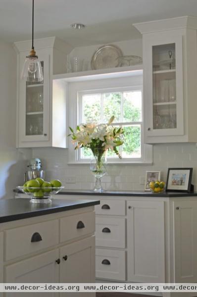 traditional kitchen by Sarah Greenman