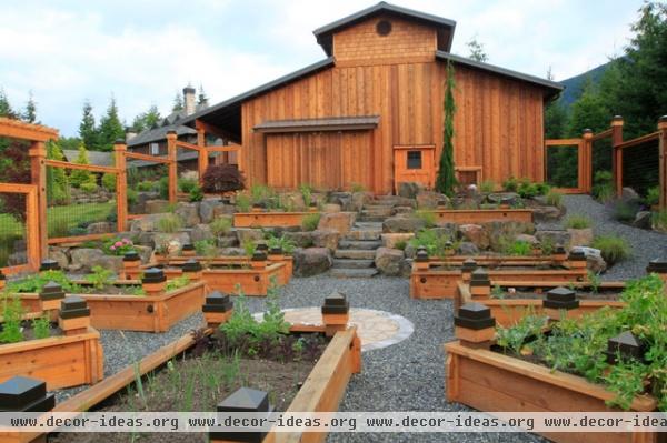 eclectic landscape by Alderwood Landscaping