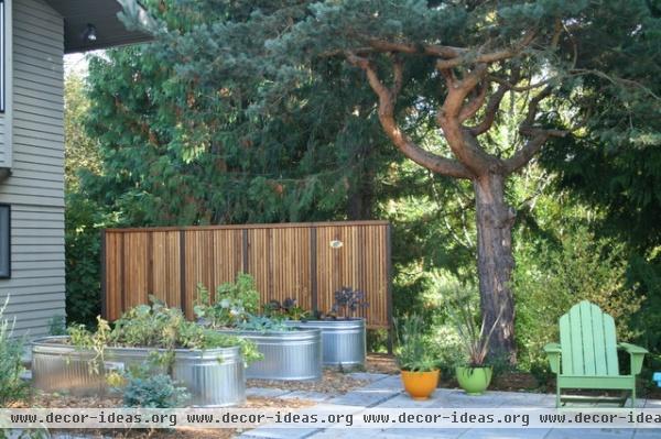 contemporary patio by Banyon Tree Design Studio