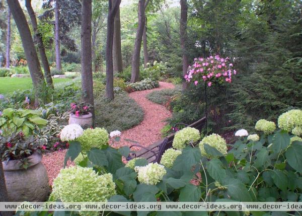 traditional landscape by Blanford Design