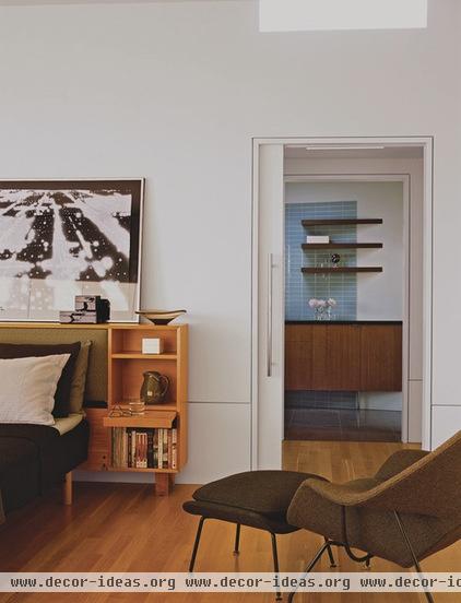 midcentury bedroom by Laidlaw Schultz architects