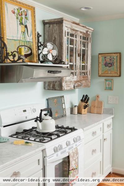 traditional kitchen by En Vie Interiors by Melanie Bowe