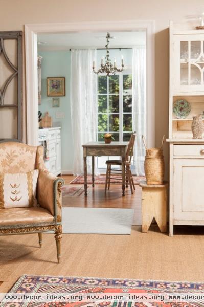 traditional  by En Vie Interiors by Melanie Bowe