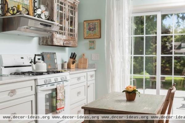 traditional kitchen by En Vie Interiors by Melanie Bowe