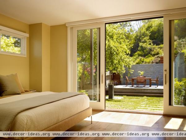 modern bedroom by John Maniscalco Architecture