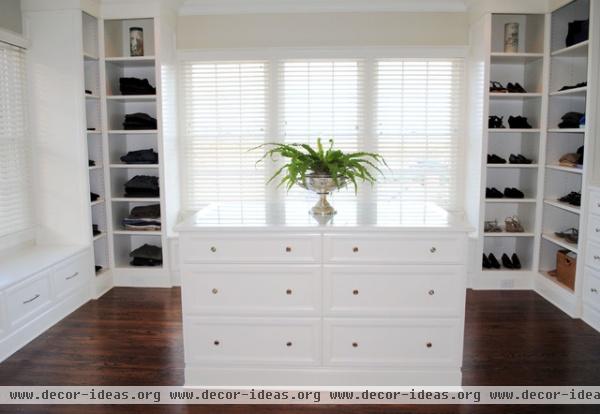 traditional closet by Will Johnson Building Company