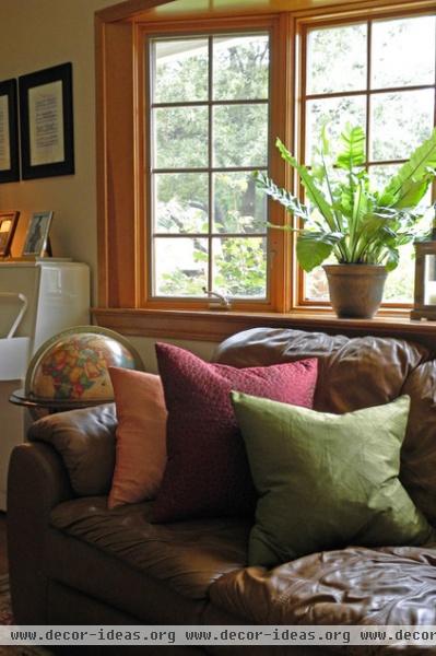 traditional living room by Sarah Greenman