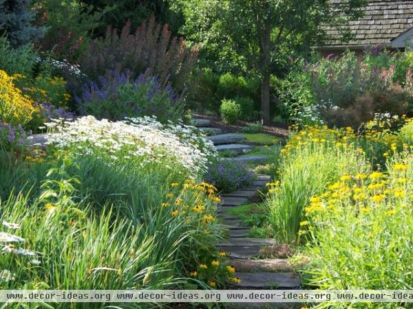 traditional landscape by Dear Garden Associates, Inc.