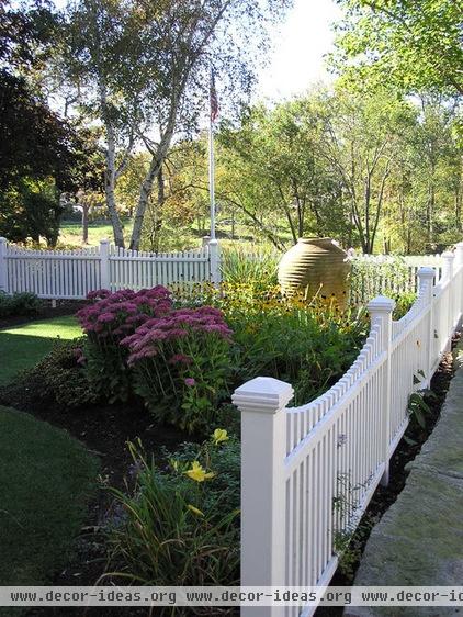 traditional landscape by Woodburn & Company Landscape Architecture, LLC