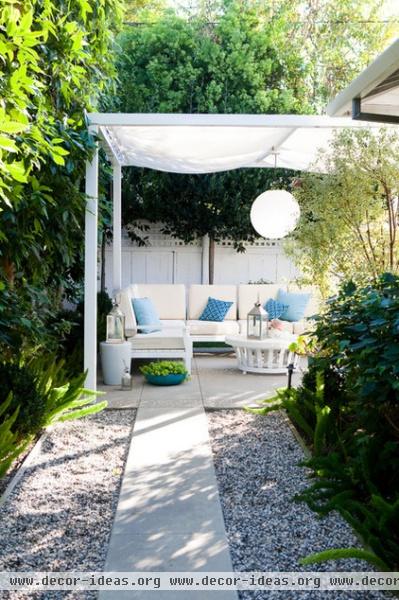 traditional patio by Molly Wood Garden Design