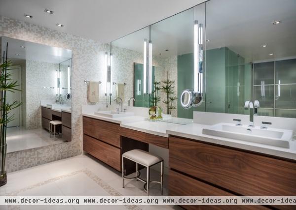 contemporary bathroom by 2id- Miami Interior Design